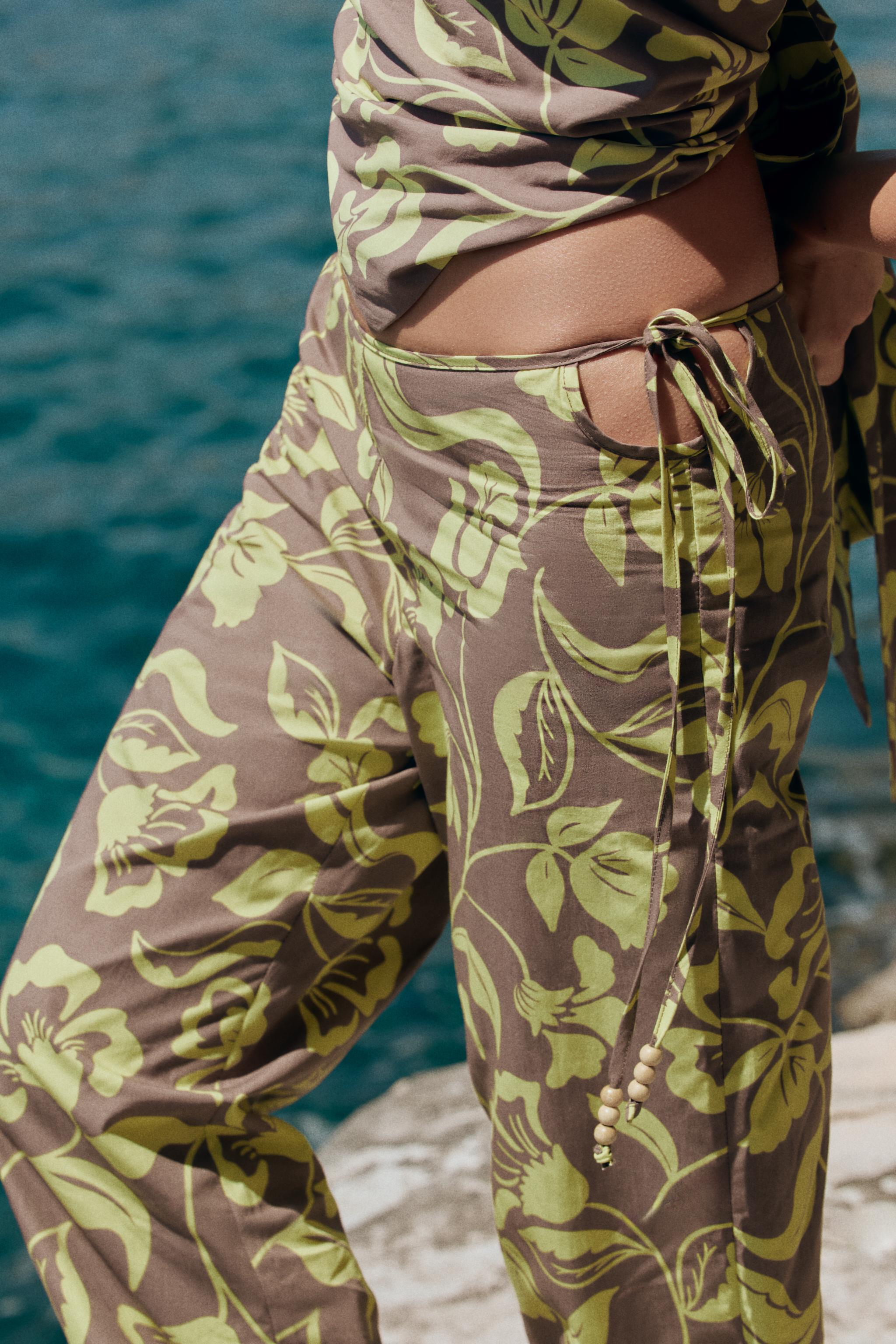 PANTALON IMPRIMÉ À OUVERTURES